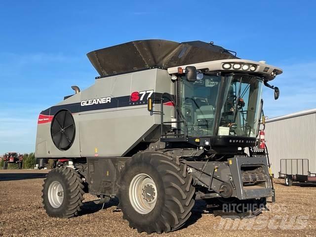 Gleaner S77 Combine harvesters