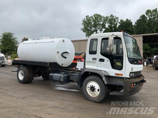 GMC T7500 Water tankers
