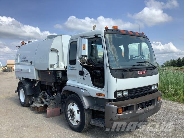 GMC T7F042 Sweeper trucks