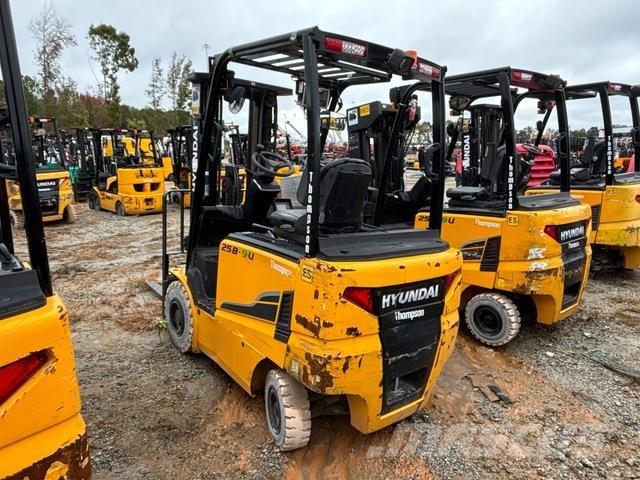 Hyundai 25B-9U Electric forklift trucks