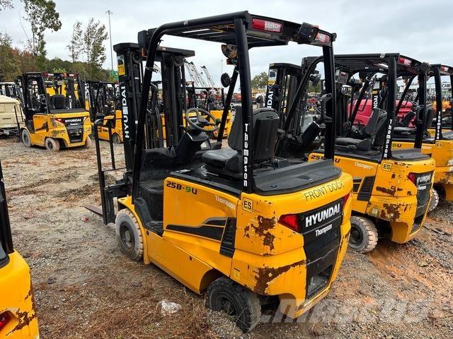 Hyundai 25B-9U Electric forklift trucks