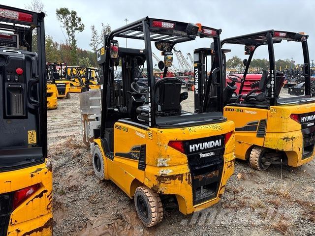Hyundai 25B-9U Electric forklift trucks