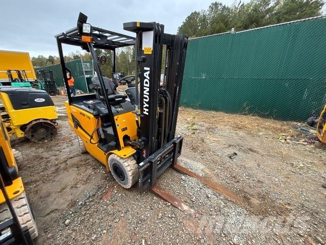 Hyundai 25B-9U Electric forklift trucks