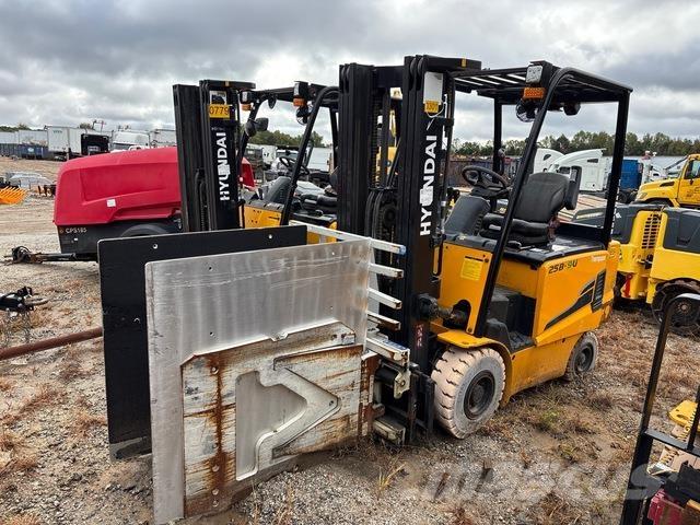 Hyundai 25B-9U Electric forklift trucks