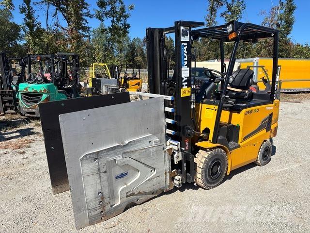 Hyundai 25B-9U Electric forklift trucks