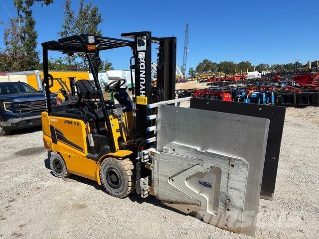 Hyundai 25B-9U Electric forklift trucks