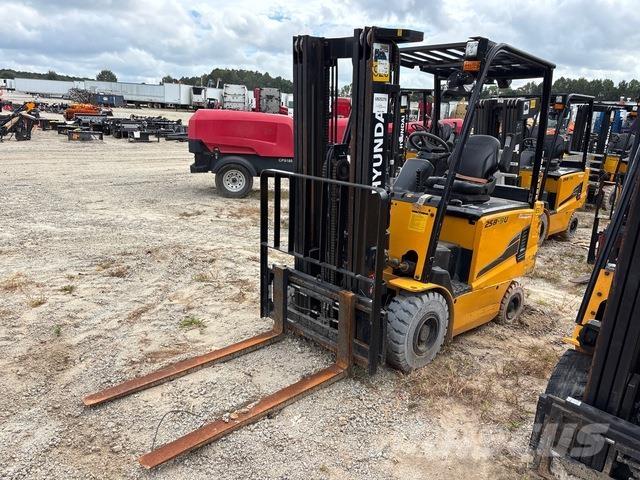Hyundai 25B-9U Electric forklift trucks