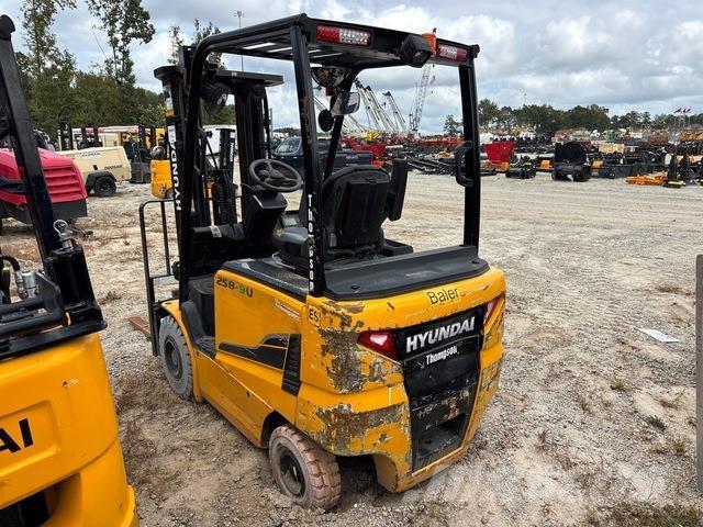 Hyundai 25B-9U Electric forklift trucks