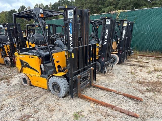 Hyundai 25B-9U Electric forklift trucks