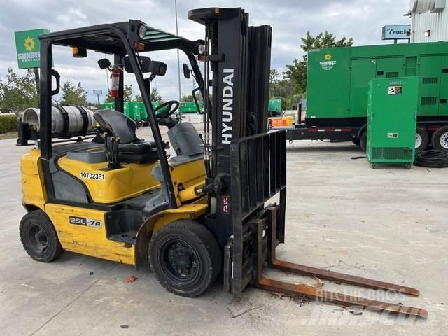 Hyundai 25L-7A Construction - Others