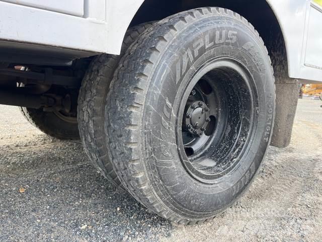 Isuzu NPR 200 Construction - Others
