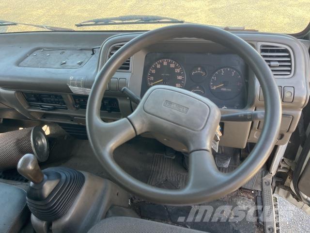 Isuzu NPR 400 Temperature controlled trucks