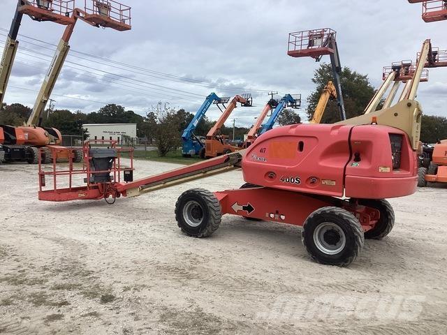 JLG 400S Telescopic boom lifts