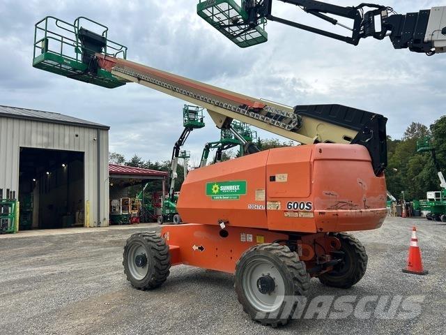 JLG 600S Telescopic boom lifts