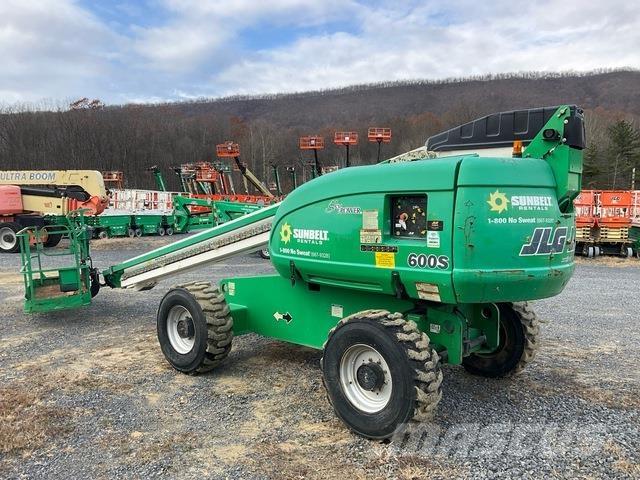 JLG 600S Telescopic boom lifts