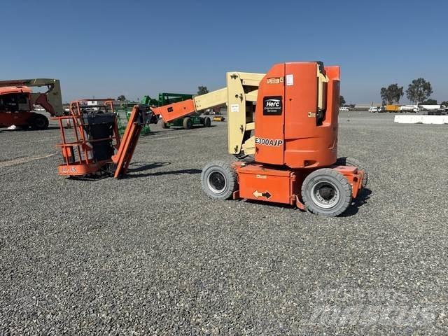 JLG E300AJP Articulated boom lifts