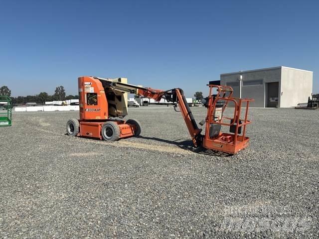 JLG E300AJP Articulated boom lifts