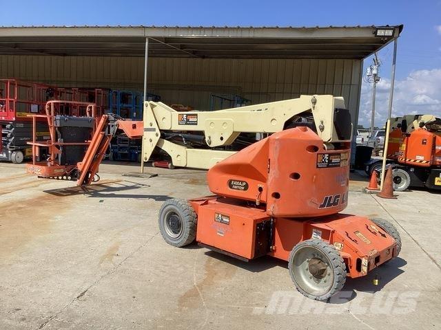 JLG E400AJPN Articulated boom lifts