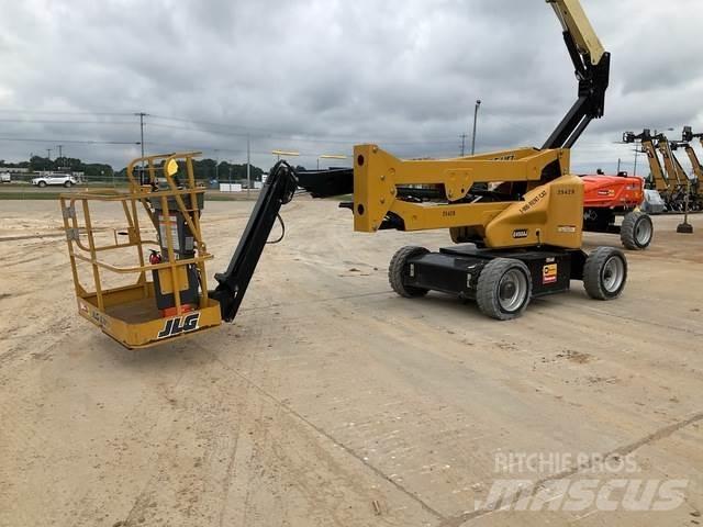 JLG E450AJ Articulated boom lifts