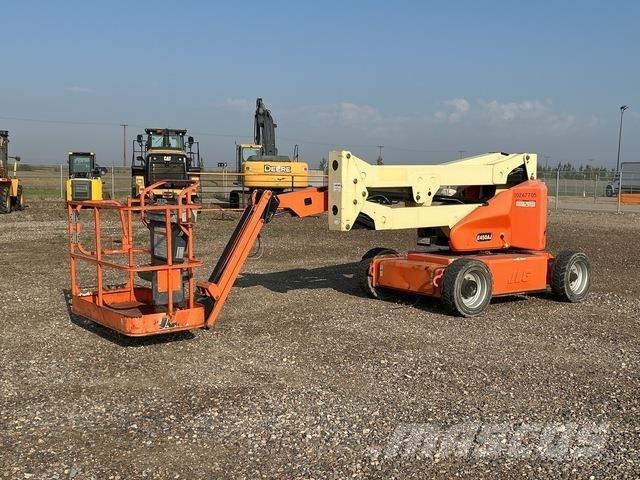 JLG E450AJ Articulated boom lifts