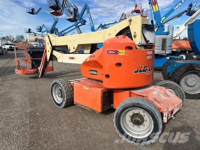 JLG E450AJ Articulated boom lifts