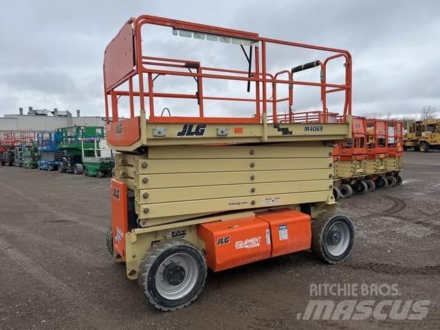 JLG M4069 Scissor lifts