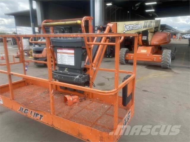 JLG M600J Articulated boom lifts