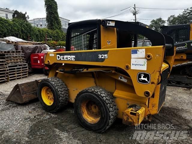 John Deere 325 Skid steer loaders