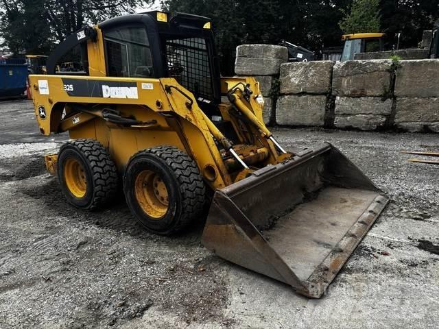 John Deere 325 Skid steer loaders