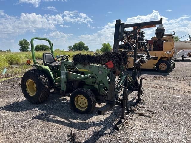 John Deere 750 Compact tractors