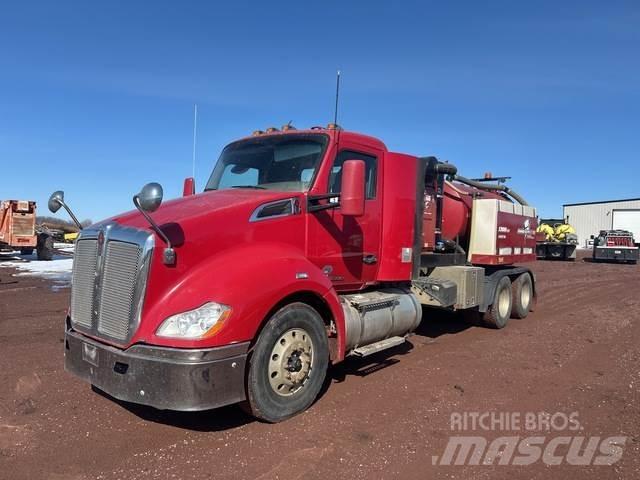 Kenworth T680 Crawler excavators