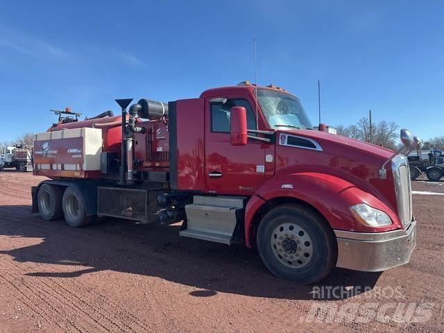 Kenworth T680 Crawler excavators
