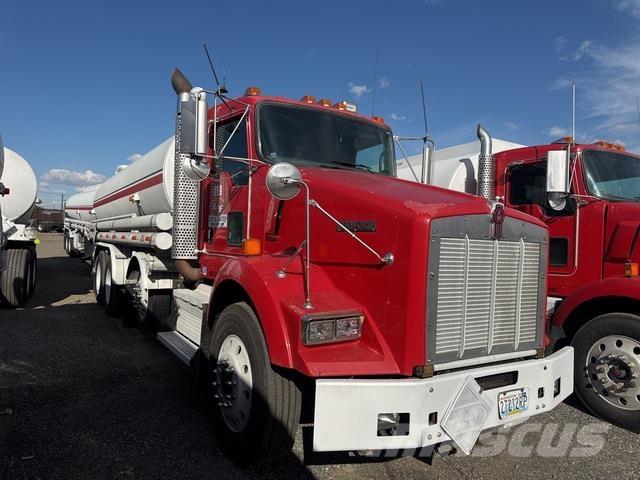 Kenworth T800 Tanker trucks