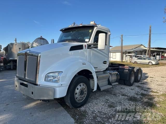 Kenworth T880 Tractor Units