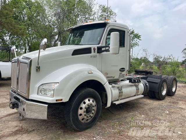 Kenworth T880 Tractor Units