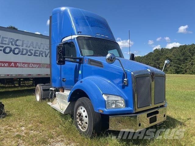 Kenworth T880 Tractor Units