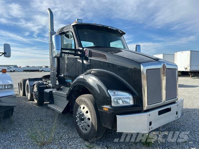 Kenworth T880 Tractor Units