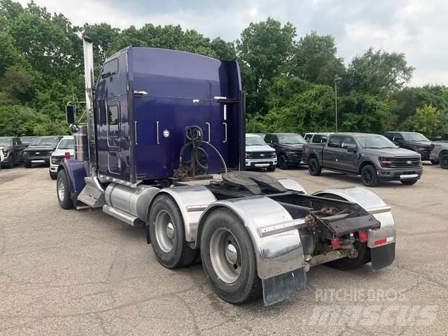 Kenworth W900L Tractor Units