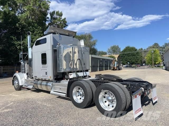Kenworth W900L Tractor Units