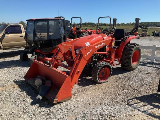 Kubota L3301DT Compact tractors