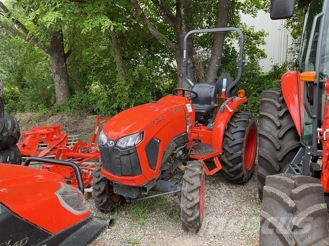 Kubota L3302DT Compact tractors
