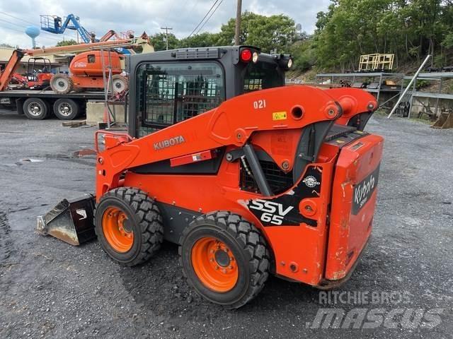 Kubota SSV65 Skid steer loaders