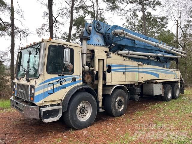 Mack 47M Concrete pump trucks