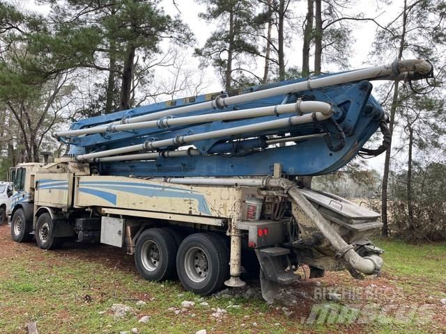 Mack 47M Concrete pump trucks