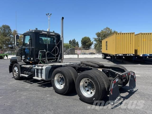 Mack AN64T Tractor Units