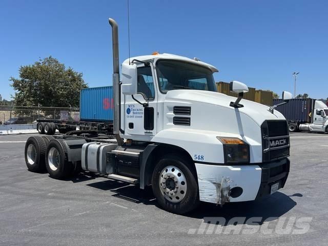 Mack AN64T Tractor Units