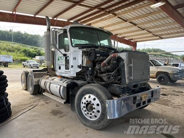 Mack CH613 Tractor Units