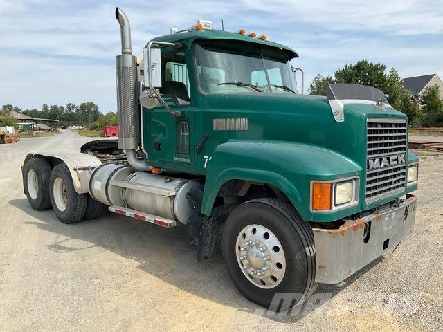 Mack CHN613 Tractor Units