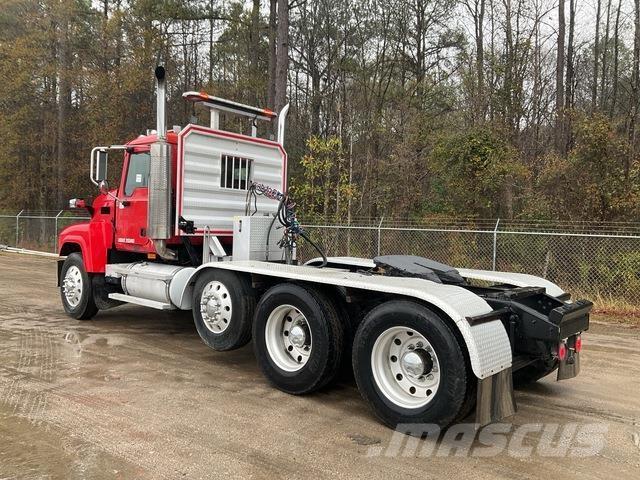 Mack CHN613 Tractor Units