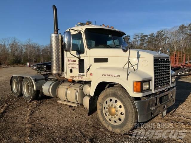 Mack CHU613 Tractor Units